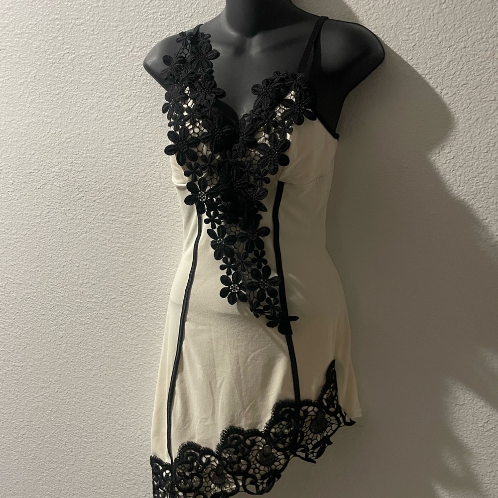 Elegant Black and Cream Lace New Dress